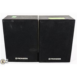 2 BOOKSHELF PIONEER SPEAKERS.