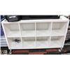 Image 1 : LOT OF 2 WHITE CUBE SHELVES - 1 MISSING WHEEL