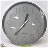 Image 1 : QUARTZ WALL CLOCK
