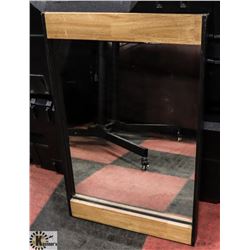 BLACK MIRROR 21 X 33