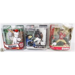 LOT OF 3 SPORTS FIGURES.