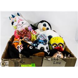 FLAT OF ASSORTED PLUSH TOYS