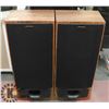Image 1 : 2 LARGE VINTAGE PIONEER SPEAKERS.