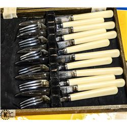 SILVER EPNS FISH CUTLERY SET CIRCA 1920.