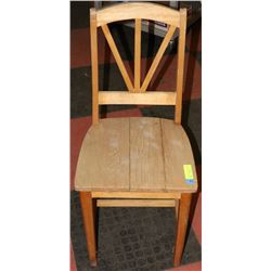 VINTAGE SOLID OAK SEAT CHAIR