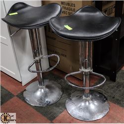 PAIR OF HYDRAULIC LIFT BAR STOOLS