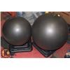 Image 1 : LOT OF TWO HEAVY DUTY FITBALL (USA) WITH BASE S