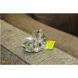 CRYSTAL SWAN DISPLAY WITH DIAMOND SHAPED CRYSTAL