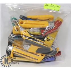 BAG OF UTILITY KNIVES.