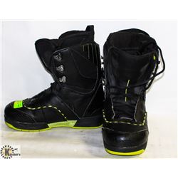 SOLOMAN BRIGADE SNOWBAORD BOOTS SIZE 9.
