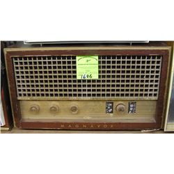 Vintage Magnavox table top radio