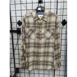 NEW DAKOTA GRIZZLY FLANNEL SHIRT SZ MEDIUM MEN'S