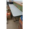 Image 1 : Table 40"W x 20"D x 28.5"T