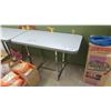 Image 2 : Table 40"W x 20"D x 28.5"T