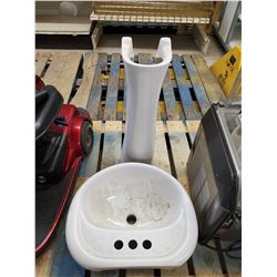PEDESTAL SINK