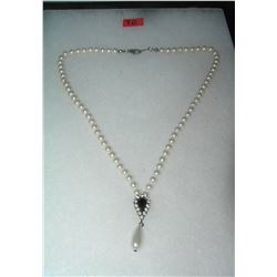 Pearl and simulated stone costume jewelry necklace