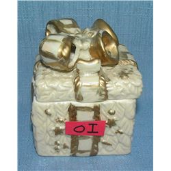 Porcelain gift box shaped trinket box