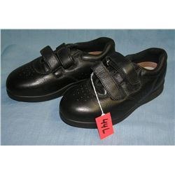 Supremes 6 1/2 soft fit walking shoe