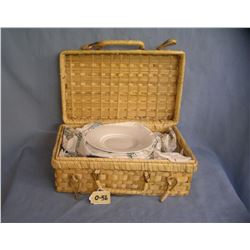 Picnic basket and dish set
