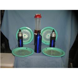 Picnic set includes thermos, cooler bottles and more