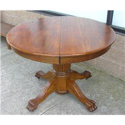 Antique oak round table