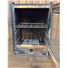Image 2 : Antique Camp Oven