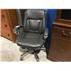 Image 1 : GREY LEATHER UPHOLSTERED OFFICE CHAIR
