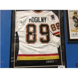 VANCOUVER CANUCKS 89 MOGILNY SIGNED & FRAMED JERSEY