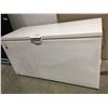 Image 1 : WHIRLPOOL WHITE CHEST FREEZER - 21 CUBIC FEET