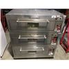 Image 2 : VULCAN 3-DOOR PIZZA OVEN - (TOP OVEN NEEDS MINOR REPAIR)
