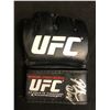 Image 1 : PHIL DAVIS SIGNED UFC GLOVE