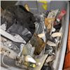 Image 2 : TUB OF DRYWALL TOOLS