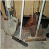 Image 2 : LOT OF SHOVELS, AXES, AND SNOW SHOVEL
