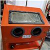 Image 2 : SAND BLASTING CABINET