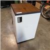 Image 1 : JIL BAR FRIDGE