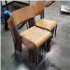 Image 2 : 11 STACKING CHAIRS