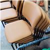 Image 2 : 20 STACKING CHAIRS