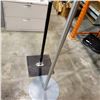 Image 2 : 2 STUDIO LIGHTING POLES