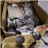 Image 3 : BOX OF WOOD FIGURES