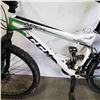 Image 2 : WHITE CCM BIKE
