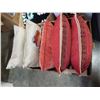Image 2 : LOT OF THROW PILLOWS, PILLOW CASES, AND BOX OF TOWELS
