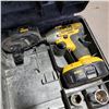 Image 2 : DEWALT CORDLESS RECIPROCATING SAW AND DRILL WITH 2 BATTERIES NO CHARGER
