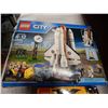 Image 2 : LEGO CITY SPACEPORT, BATMAN MOVIE AND 20 LEGO MEN