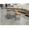 Image 2 : ROUND WOOD AND METAL WIRE KIDS TABLE WITH 3 CHAIRS