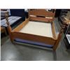 Image 2 : OAK QUEENSIZE BED FRAME