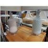 Image 2 : 2 HOBNAIL GLASS TABLE LAMPS, WHITE AND PINK