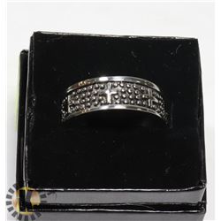 STAINLESS STEEL RING WITH CROSSES RUNNING ALONG