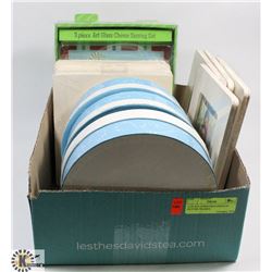 12 PLACE CHRISTMAS DISHES & PICTURE FRAMES.