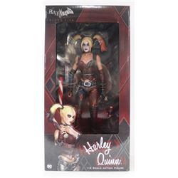 BATMAN ARKHAM CITY HARLEY QUINN 1:4 SCALE ACTION