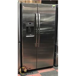 GE FRENCH DOOR STAINLESS STEEL FRIDGE WITH WATER &